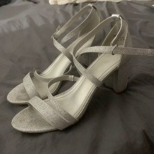 Womens size 8.5 silver sparkly heels